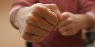 чоловічі кулаки