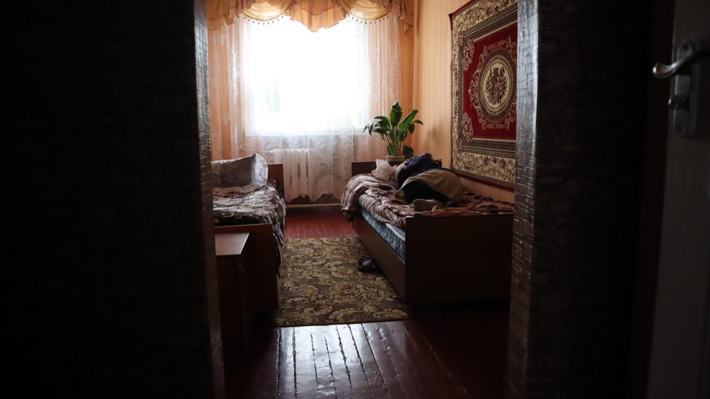 жінка у інтернаті