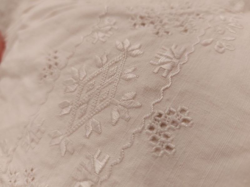 біла вишивка