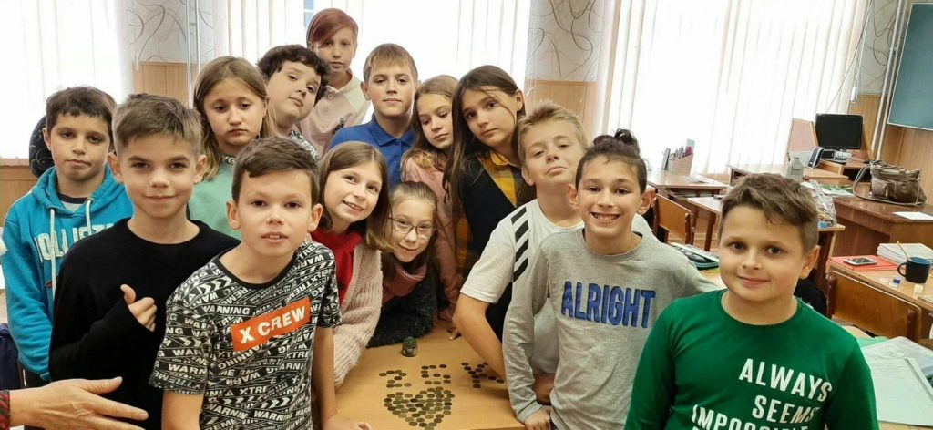 Черкаські школярі зібрали більше 40 тисяч гривень монетами по 25 копійок