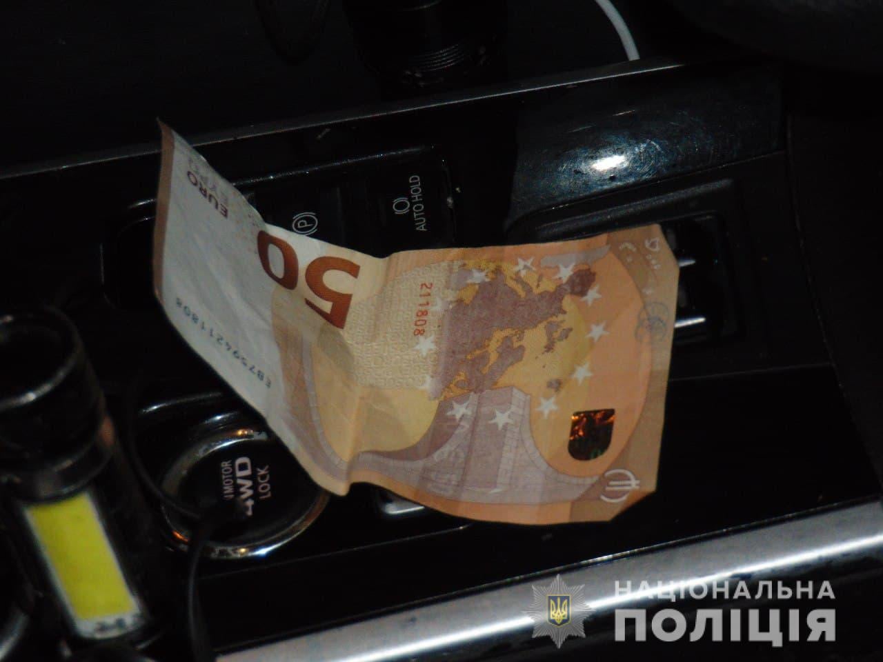 На Черкащині водій пропонував поліцейським 50 євро хабара