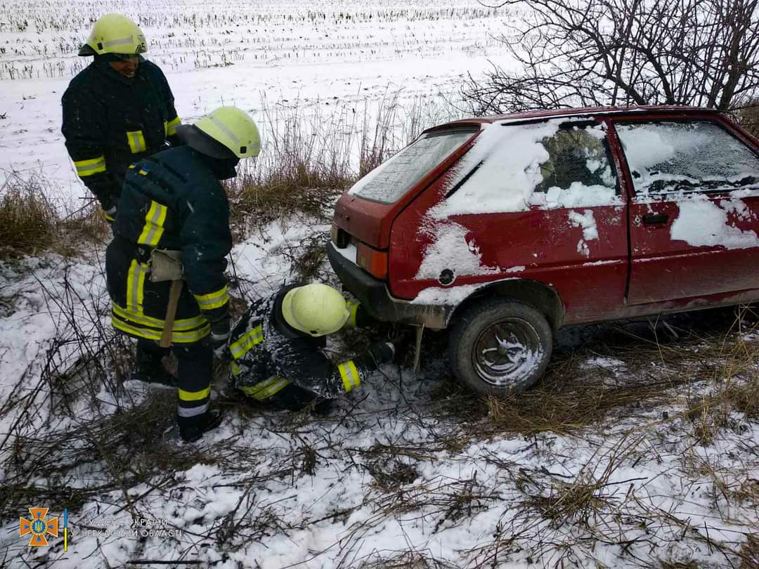 Рятувальники ліквідували наслідки двох ДТП на Черкащині