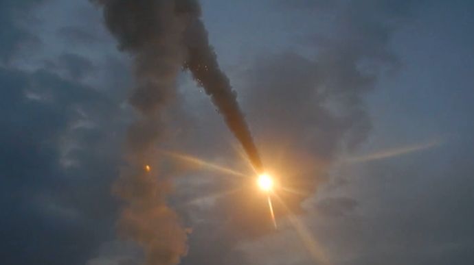 Російська ракета в небі