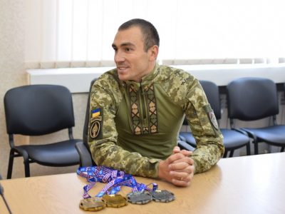 Артем Лукашук з медалями