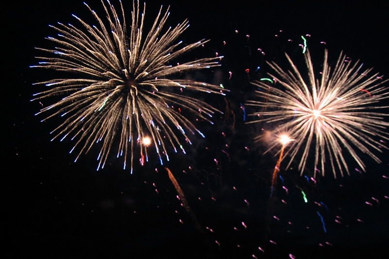 В Умані попри заборону запустили салют