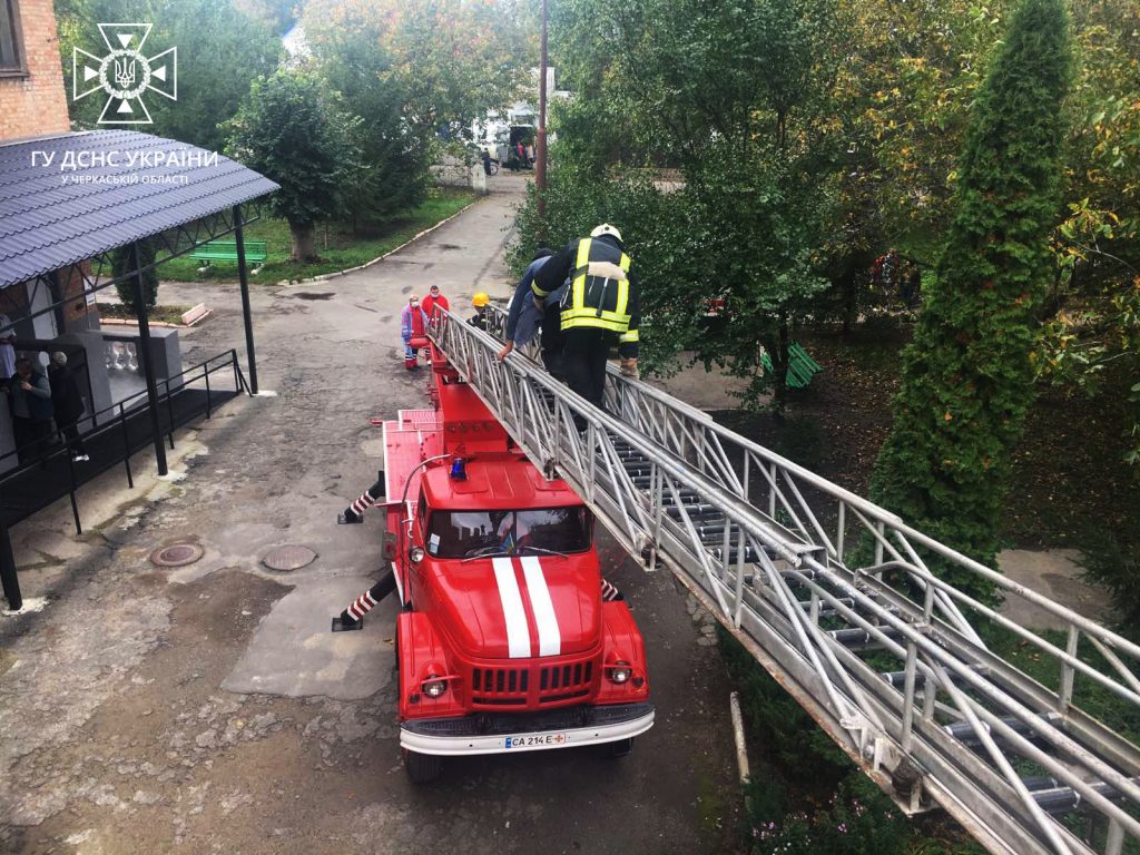 Чоловіка зняли з висоти