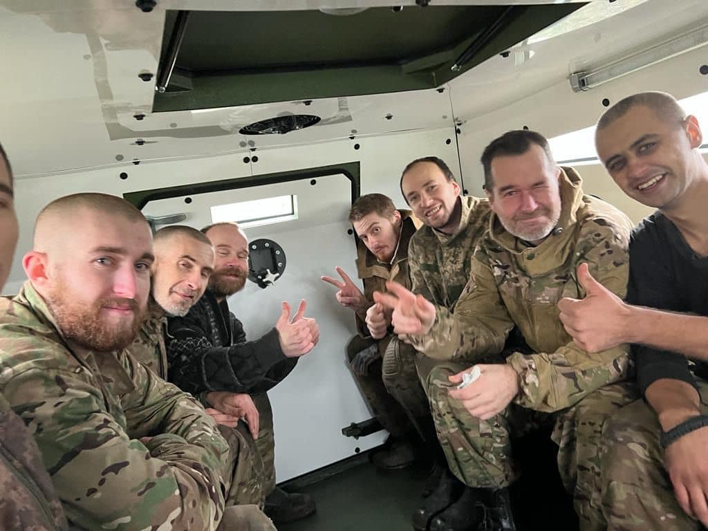 Українські військові повертаються додому