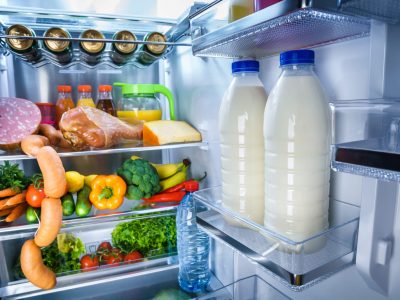 Холодильник із продуктами