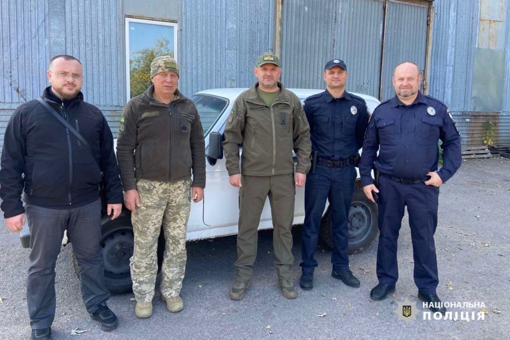 Черкаські поліцейські ремонтують автомобілі