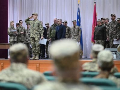 Майбітні військові складають присягу