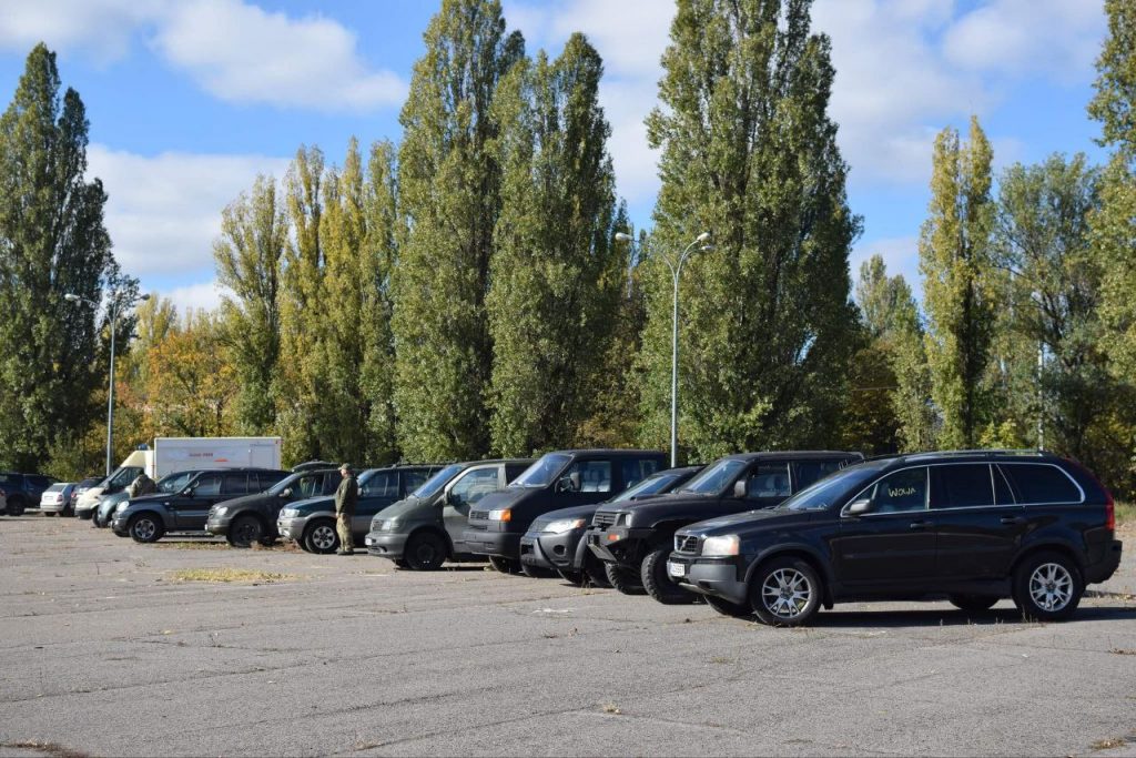 12 авто передали від Черкащини військовим