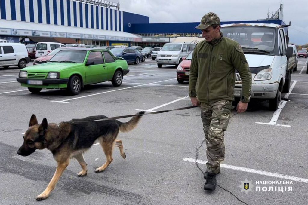 На території ТЦ в Черкасах провели обшуки