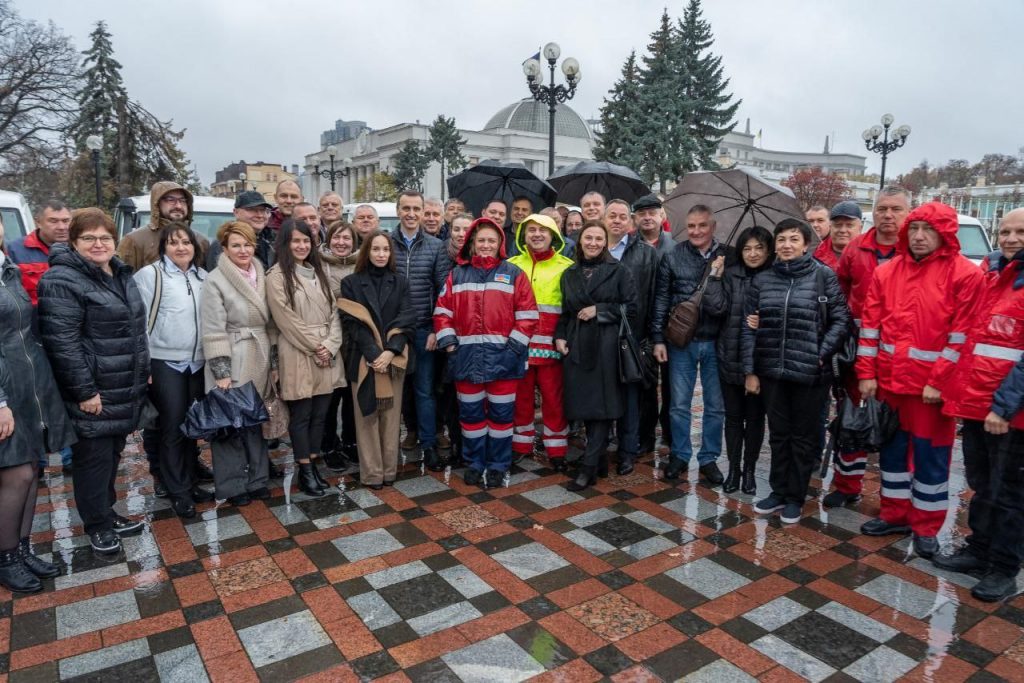 Медики на врученні автомобіля