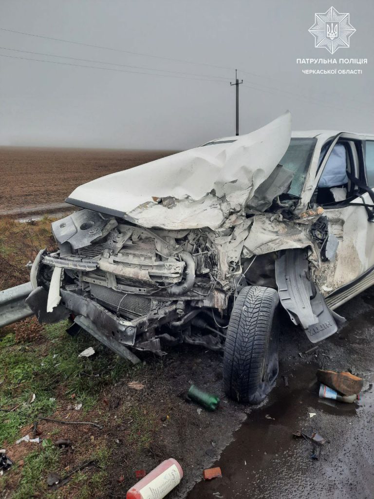 Один з автомобілів потрійної ДТП