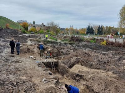 Розкопки в підніжжі Замкової гори