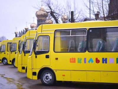 Шкільні автобуси передали в громади області