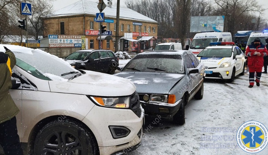 Не розминулись дві автівки по вулиці Смілянській