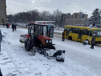 Очищення від снігу зупинок