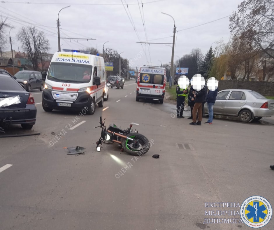 В аварії постраждали водій і пасажир мотоцикла