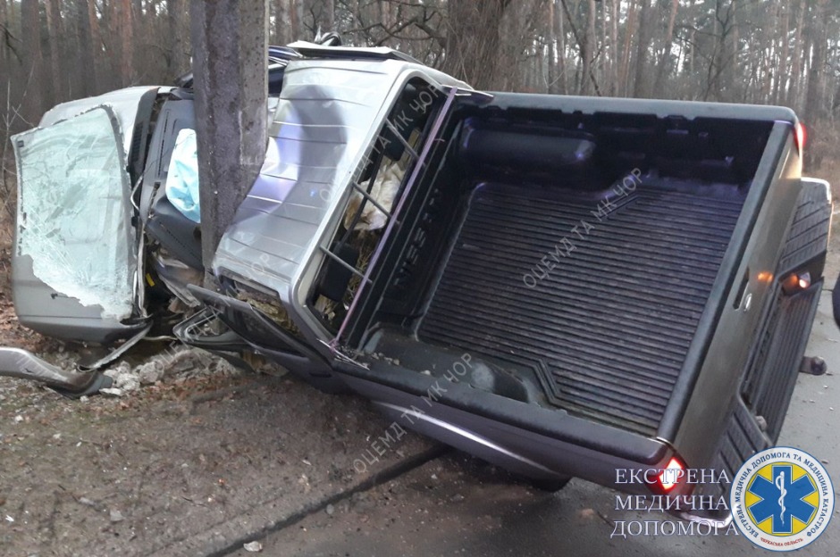 Автомобіль влетів в опору