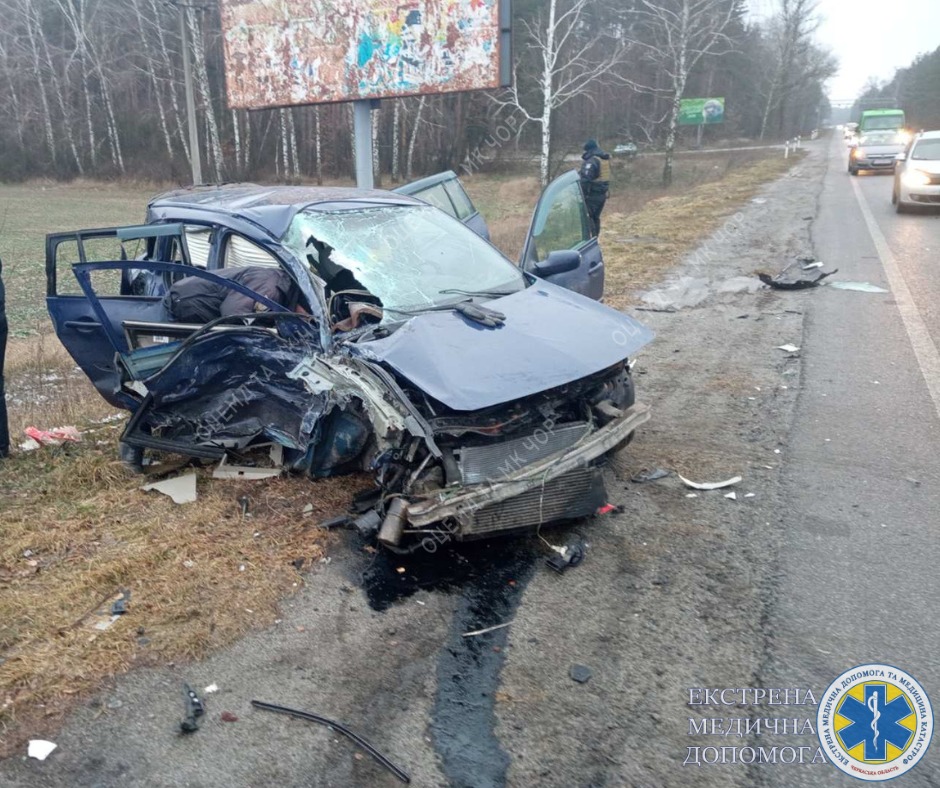 Легковик не розминувся з вантажівкою 