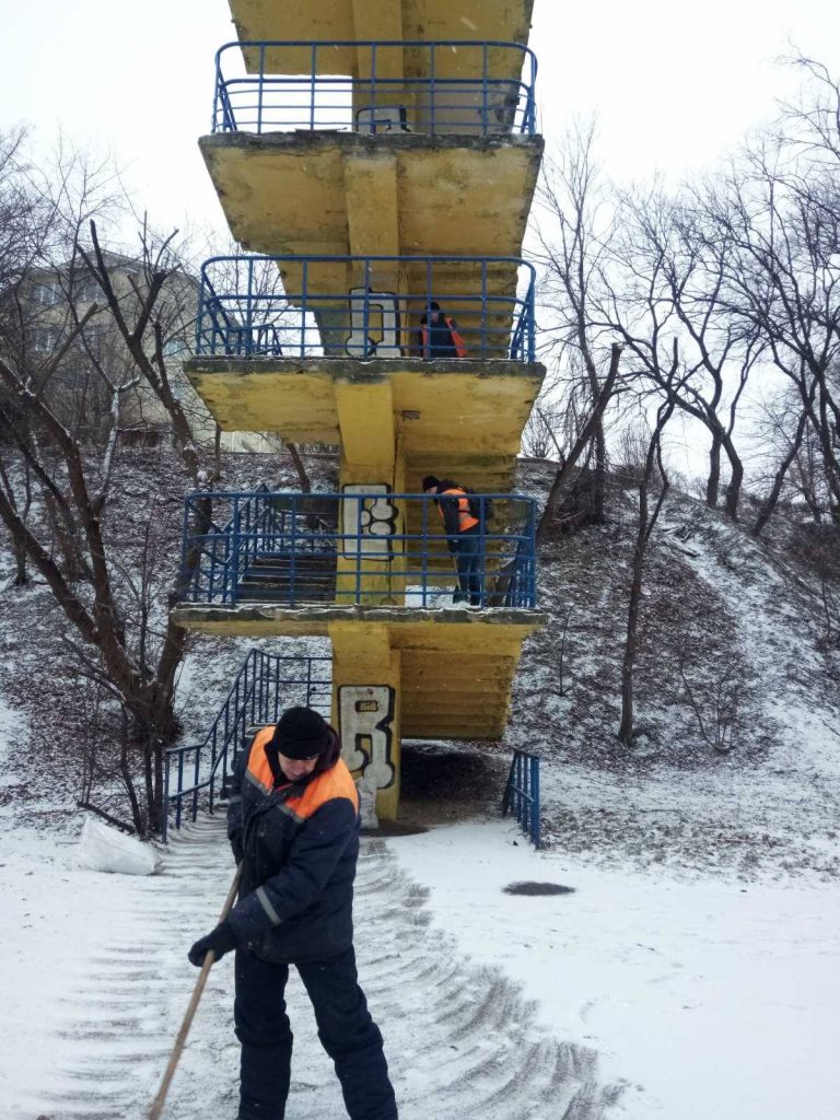 Черкаські комунальники прибирають місто від снігу