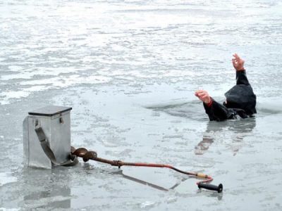 Рибалка провалився під кригу