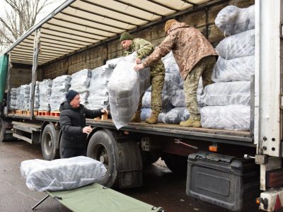 Фура з допомогою військовим