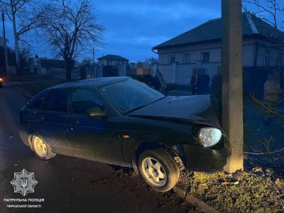 Водій в'їхав у стовп