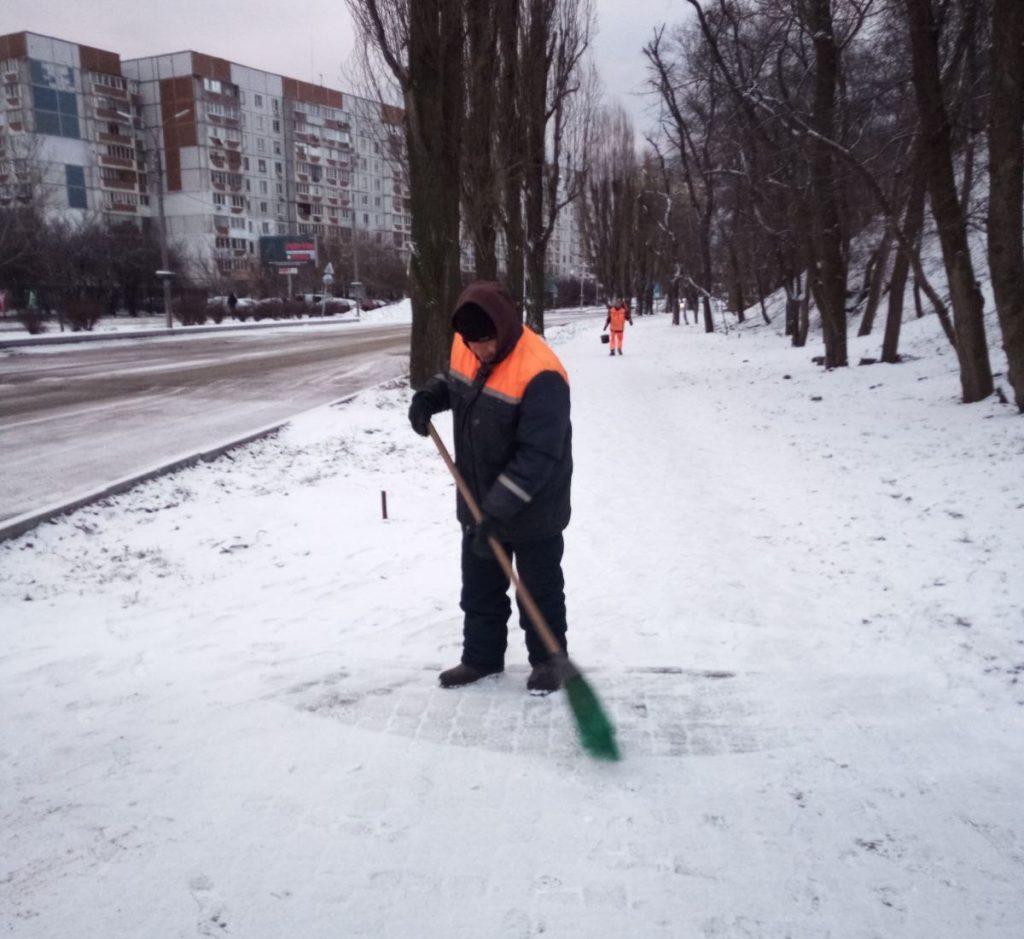 Прибирання тротуарів 