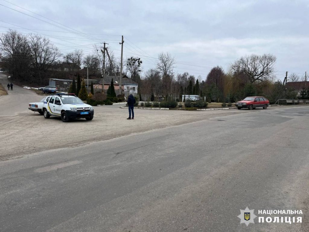 Поліцейські затримали чоловіка, який пропонував хабар