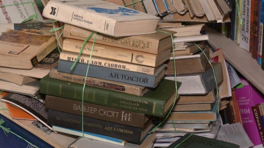 у Черкасах збирають книги російською на макулатуру