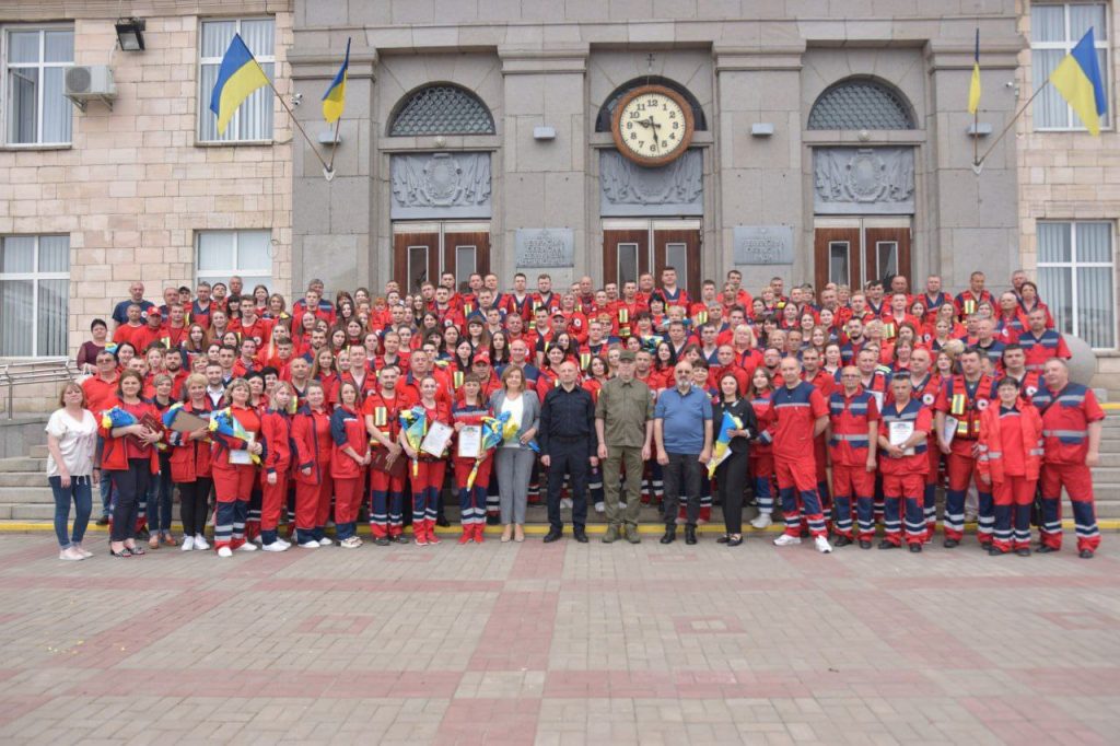 Передача авто медикам біля ОДА