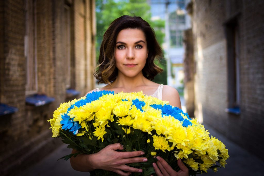 Вікторія Хамаза з квітами