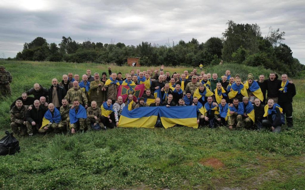 Українські захисники, визволені з полону