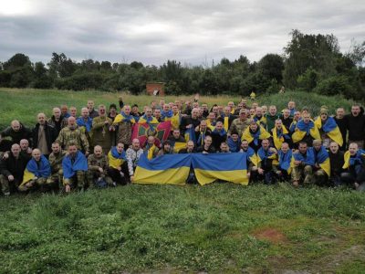 Українські захисники, визволені з полону