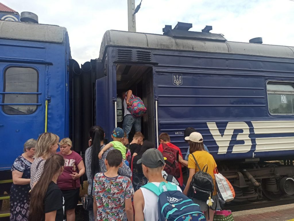 Діти ВПО вирушили з Черкащини в Карпати