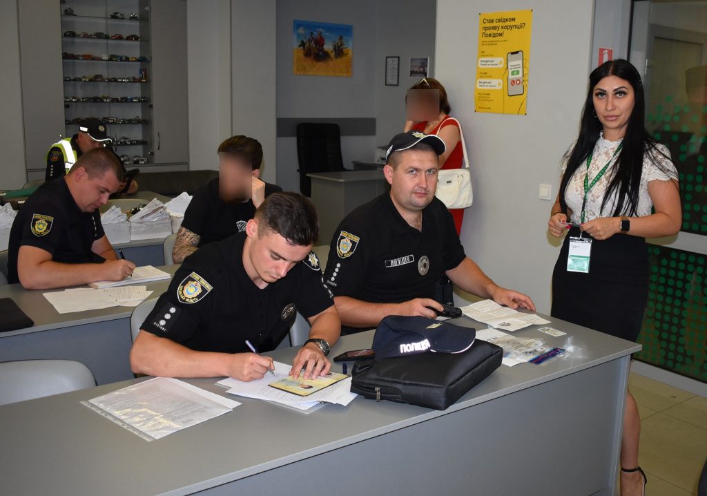 У сервісному центрі виявили підроблені посвідчення