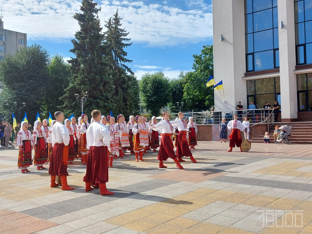 Виступ танцювального колективу