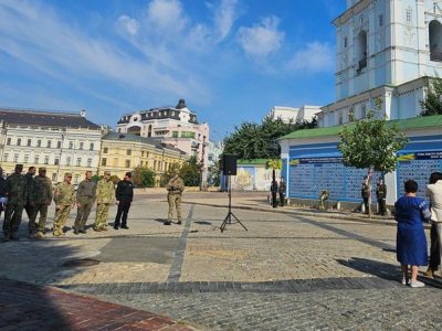 Вручення нагороди рідним загиблого Чабаненка