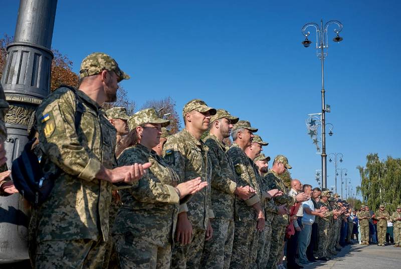 Військові в строю