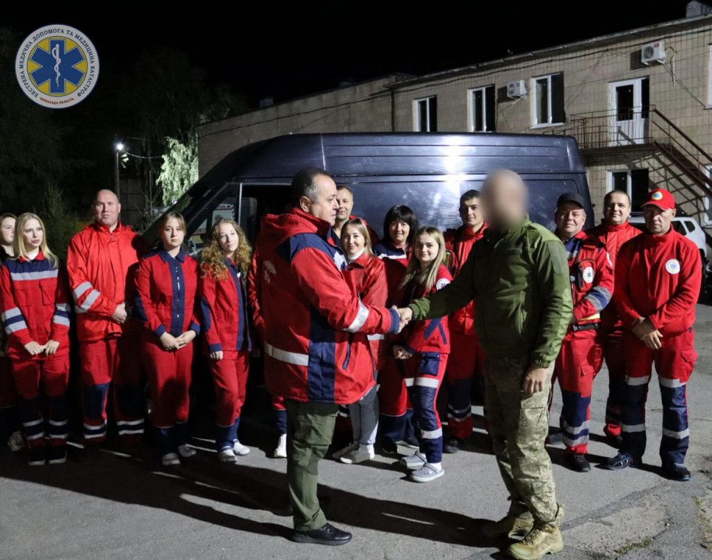 Медики передали авто військовому