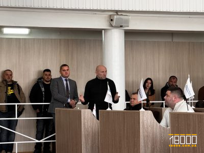 Бондаренко й Тренкін під час зустрічі з громадою