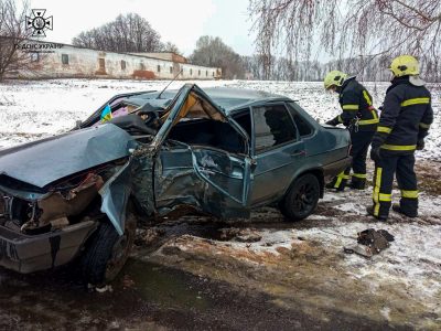 Пошкоджений лівий бік авто