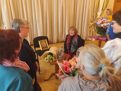 Ада Роговцева на зустрічі із рідними загиблих військових у Черкасах