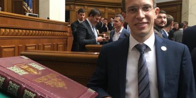 Народний депутат Олег Арсенюк у залі Верховної Ради