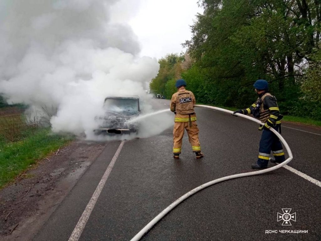 На Звенигородщині горить авто