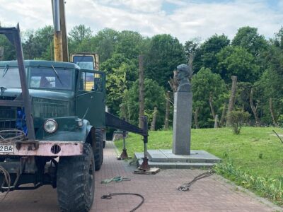 демонтаж пам'ятника Кошовому у Каневі