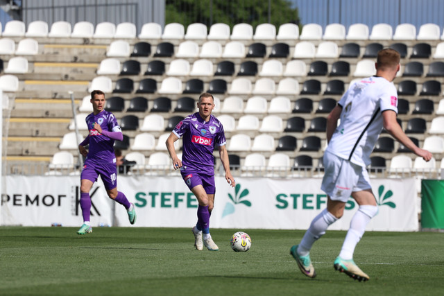 ЛНЗ гра на стадіоні