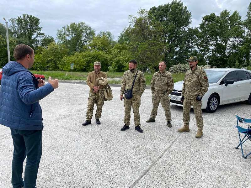 військові навчаються водінню 